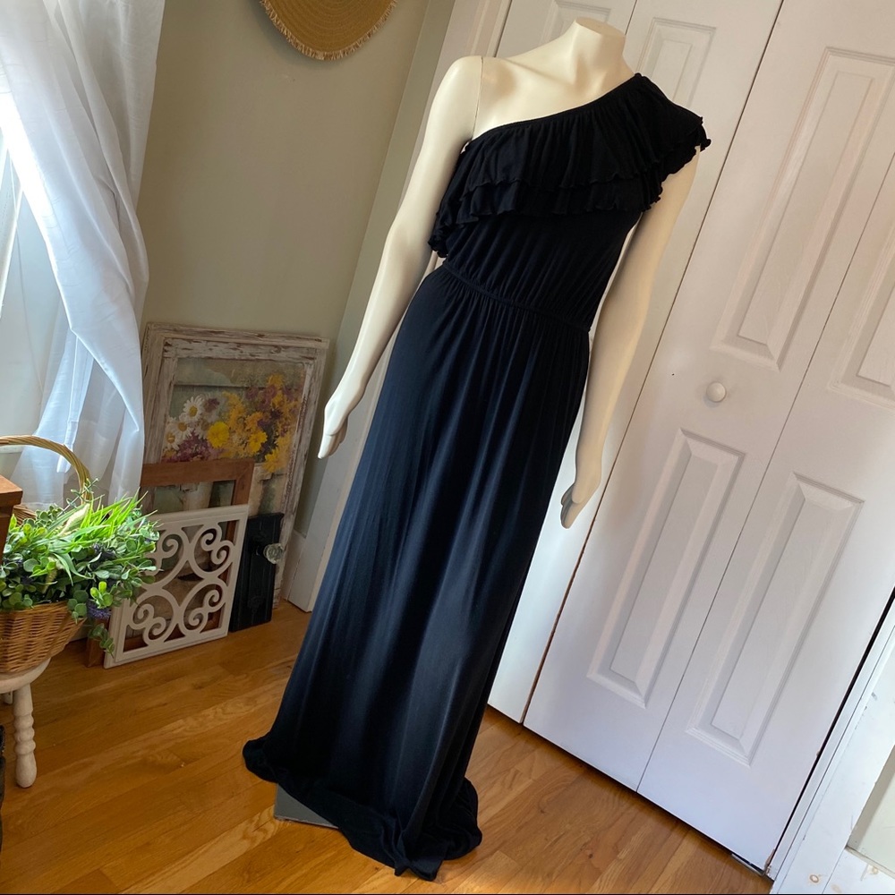 🖤 Issi Black Asymmetric Off Shoulder Maxi Dress